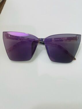 DIFF Charitable Eyewear Goldie Oversized Cat-Eye Sunglasses